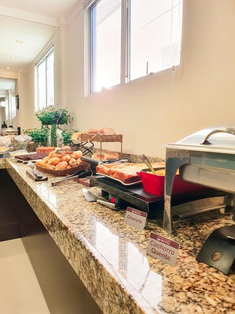 Kitchen or kitchenette, Food and drinks, Food, Breakfast, Continental breakfast, Buffet breakfast