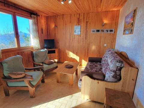 Charmant appart 4 pers, proche ski & rando, balcon, animaux admis - FR-1-393-146 Apartment in Provence-Alpes-Côte d'Azur