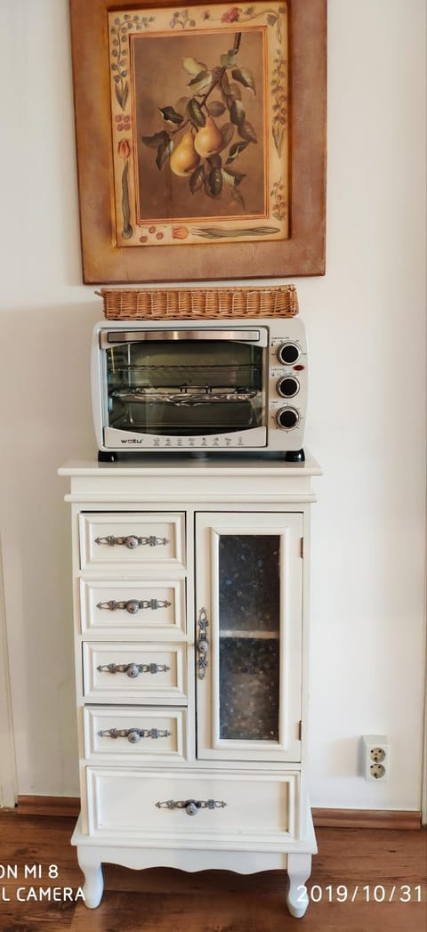 ZUM WOHLFÜHLEN FERIENWOHNUNG FÜR MAX 5 ERWACHSENE und 1 Kind, Schwimmbad vor der Tür, Tiere erlaubt Apartment in Sierksdorf