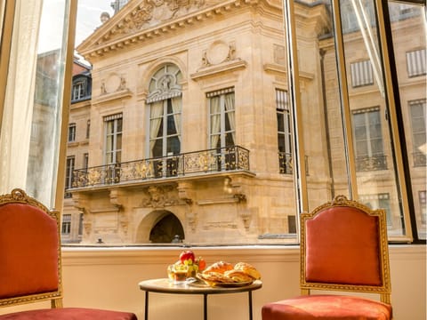 View (from property/room), Food and drinks, City view