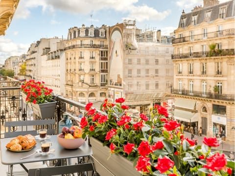 View (from property/room), Balcony/Terrace, Food and drinks, Food, City view