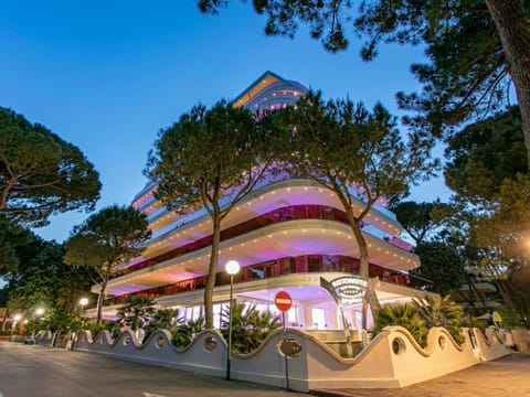 Property building, Neighbourhood, Beach, City view, Sea view, Sunset