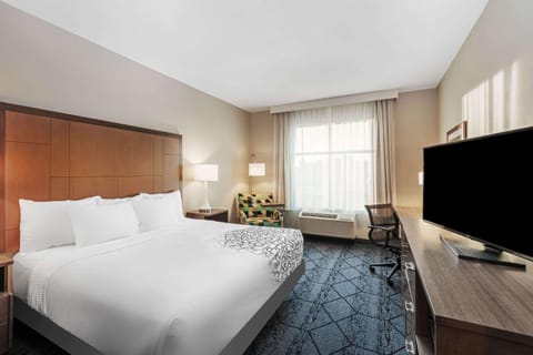 La Quinta Inn & Suites by Wyndham Kansas City Beacon Hill Hotel in Kansas City