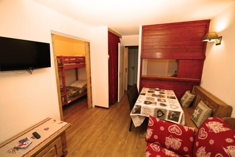 TV and multimedia, Dining area, bunk bed