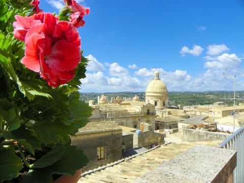 Balcony/Terrace, City view, Landmark view, Sea view