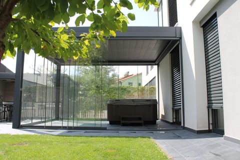 Patio, Hot Tub