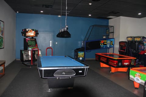 Billiard, Game Room