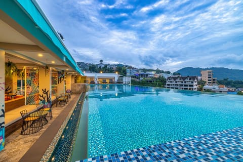 Property building, Day, Natural landscape, Mountain view, Pool view, Swimming pool, Public Bath