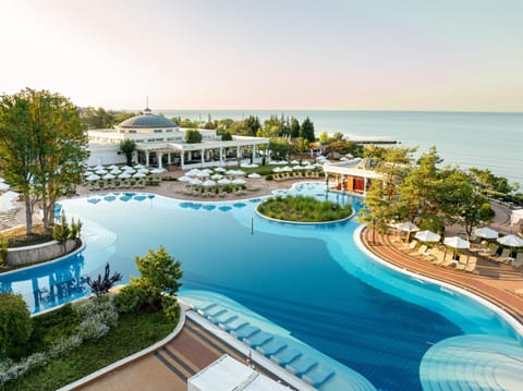 Day, Natural landscape, Pool view, Sea view, Swimming pool, sunbed