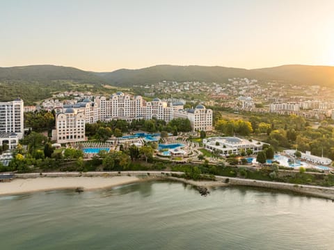 Property building, Nearby landmark, Day, Natural landscape, Bird's eye view, Beach, City view, Mountain view, Pool view, Sea view, Swimming pool, Location