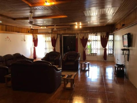 A Spacious 3 Bedroom House Maison in Kumasi