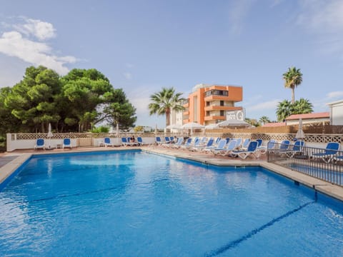 Day, Pool view, Swimming pool, sunbed