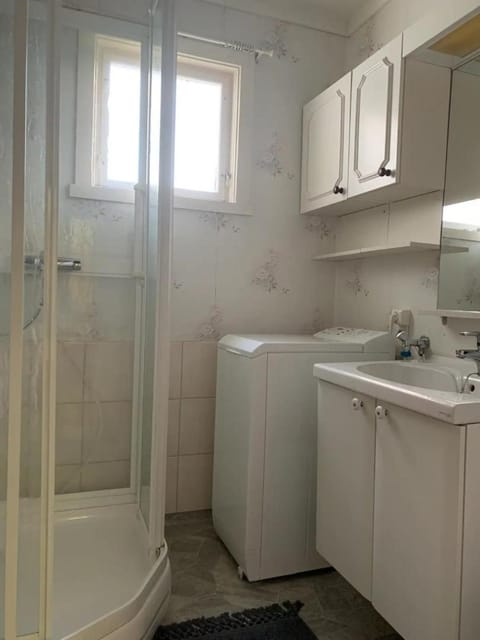 Shower, Bathroom, washing machine