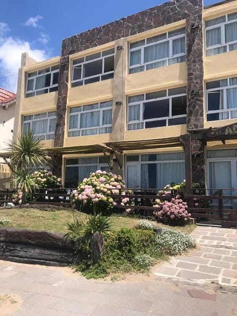 Property building, Facade/entrance, Garden