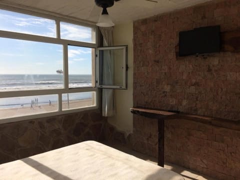 Bed, TV and multimedia, Photo of the whole room, Bedroom, Sea view