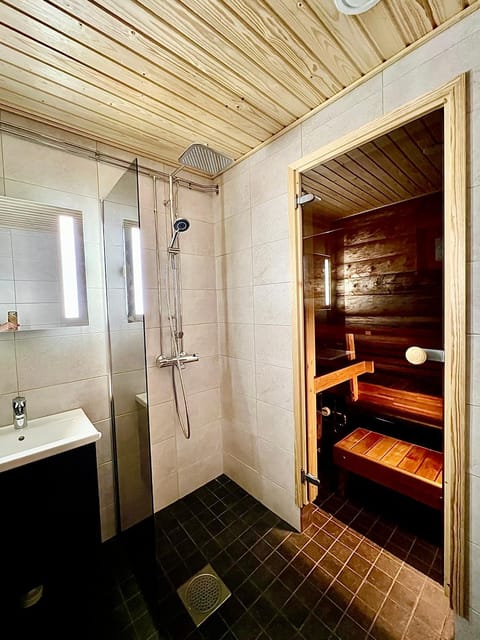 Shower, Bathroom, Photo of the whole room, Bedroom