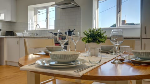 Food close-up, Food and drinks, Seating area, Dining area, Food, Area and facilities, Dinner, Dinner, Drinks
