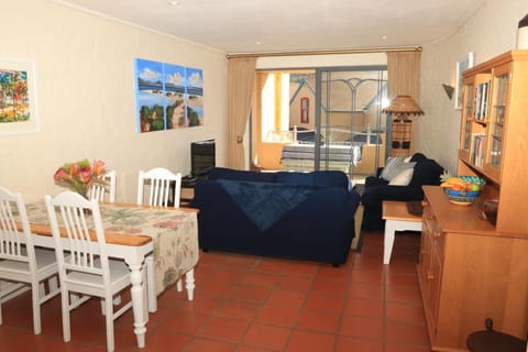 Photo of the whole room, Dining area