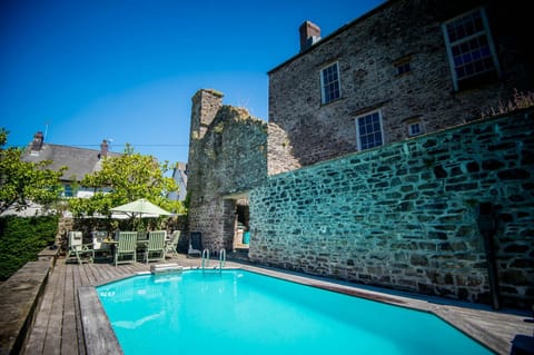 Great House - Grand Georgian House With Outdoor Heated Pool House in Laugharne