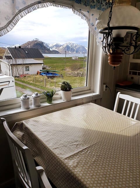 View (from property/room), Dining area, Mountain view