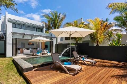 Pool view, Swimming pool, sunbed