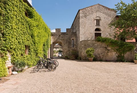 Borgo Pignano Estancia en una granja in Tuscany