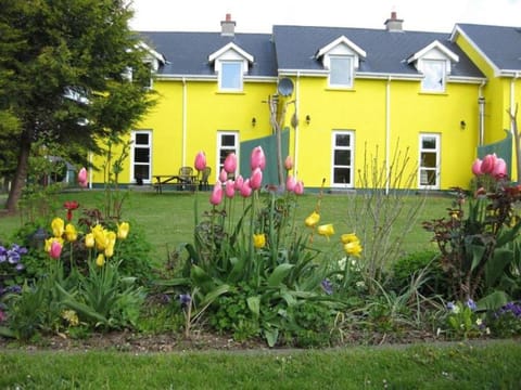 Property building, Day, Garden, Garden view