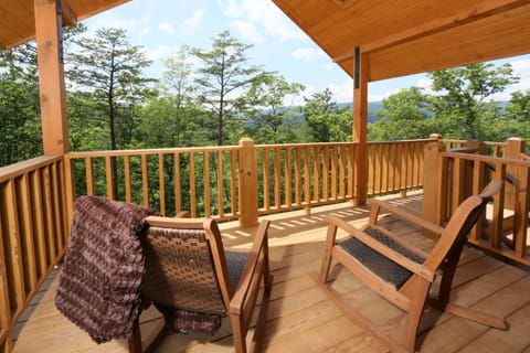 Gray Wolf Den Haus in Pigeon Forge