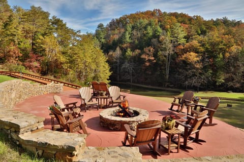 Higher Ground Retreat Maison in Pigeon Forge