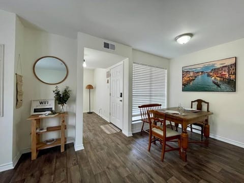 Cabo San Roman entire Condo with patio 5 min from Casino Wohnung in Lake Charles
