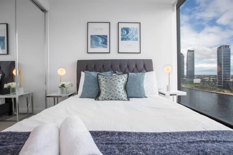 Delightful 2BR Riverview@Docklands Apartment in Melbourne