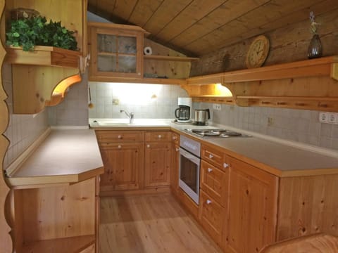 Kitchen or kitchenette, Communal kitchen