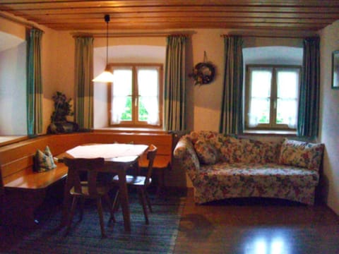 Seating area, Dining area