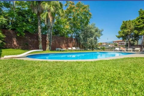 Day, Natural landscape, Swimming pool