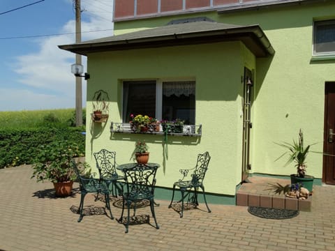 Patio, Facade/entrance