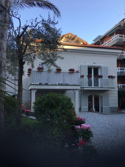 Guesthouse Villa Jung Alojamiento y desayuno in Bordighera