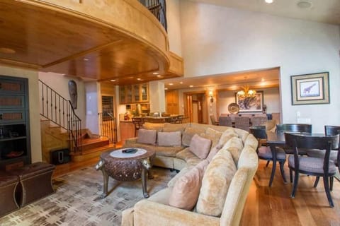 Northwoods Steps to Chairlift Condo in Vail