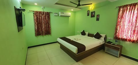 JR Guest Home Hotel in Coimbatore