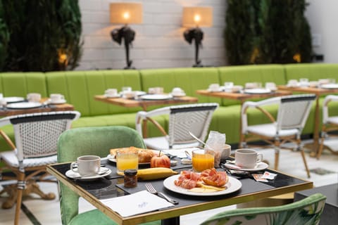 Dining area, Buffet breakfast