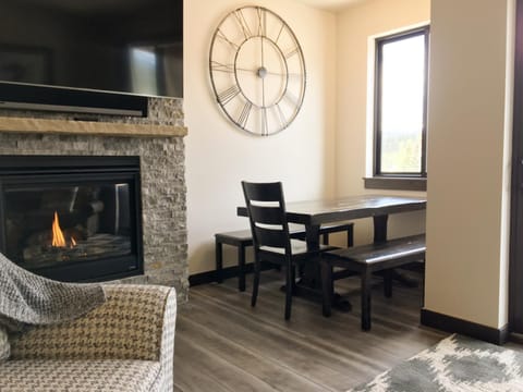 TV and multimedia, Living room, Dining area, fireplace