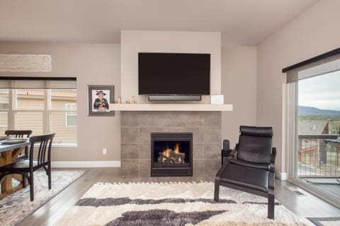 TV and multimedia, Living room, fireplace