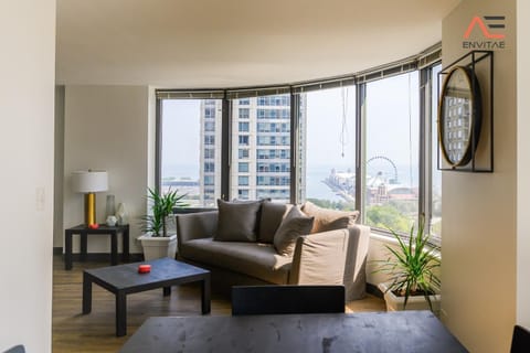 ENVITAE 2BR Vibrant High-Rise Penthouse Condo in Streeterville