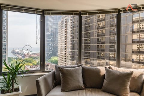 ENVITAE 2BR Vibrant High-Rise Penthouse Eigentumswohnung in Streeterville