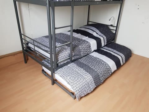 Bedroom, bunk bed