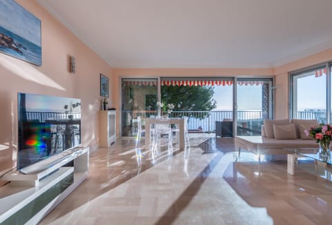 PRESTIGE Mont Boron -Terrace -Sea View -2BR Apartment in Nice
