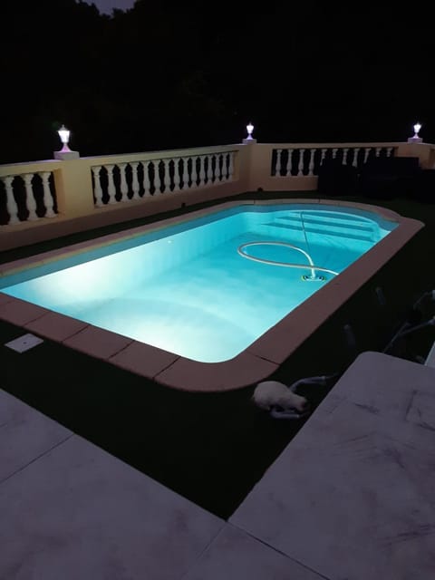 Swimming pool, Swimming pool