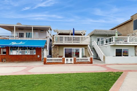 Newport Vacation Memories -Downstairs House in Balboa Peninsula