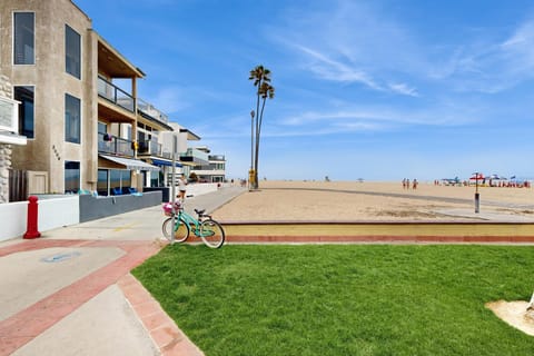 Newport Vacation Memories -Downstairs House in Balboa Peninsula