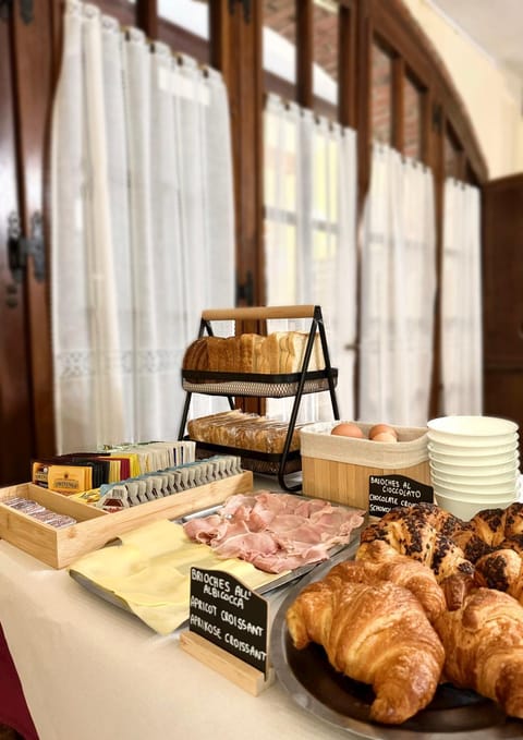 Breakfast, Continental breakfast, Buffet breakfast, Italian breakfast