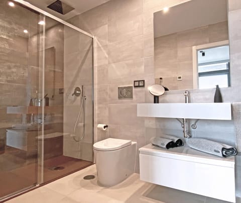 Luxury Apartment with private hot tub by Poniente Beach Condominio in Benidorm